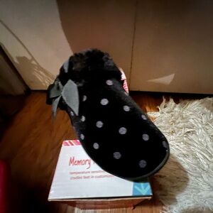 Women’s cushy slippers new